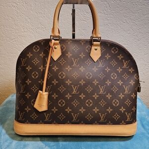Louis Vuitton Alma monogram GM size